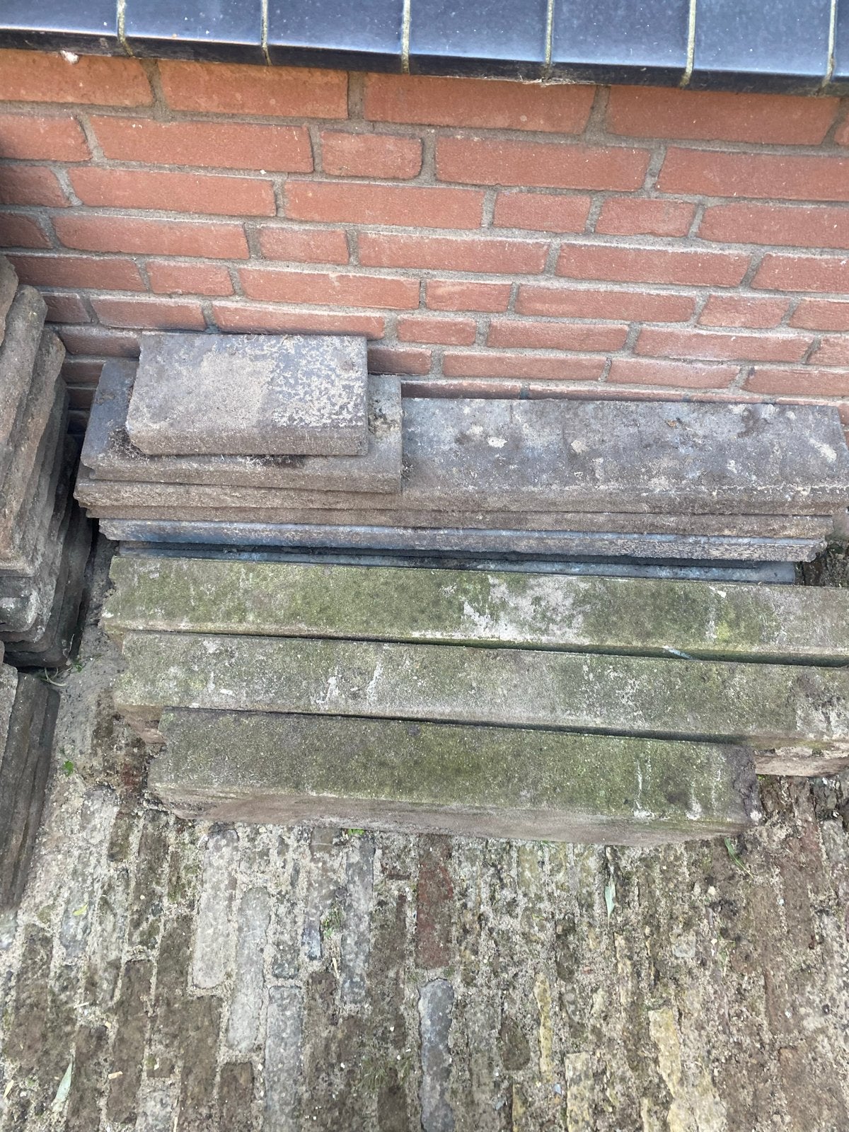 Gratis: 8 gebruikte betonnen opsluitbanden 100x20cm, Ophalen, Gebruikt, Overige typen, Minder dan 5 m²