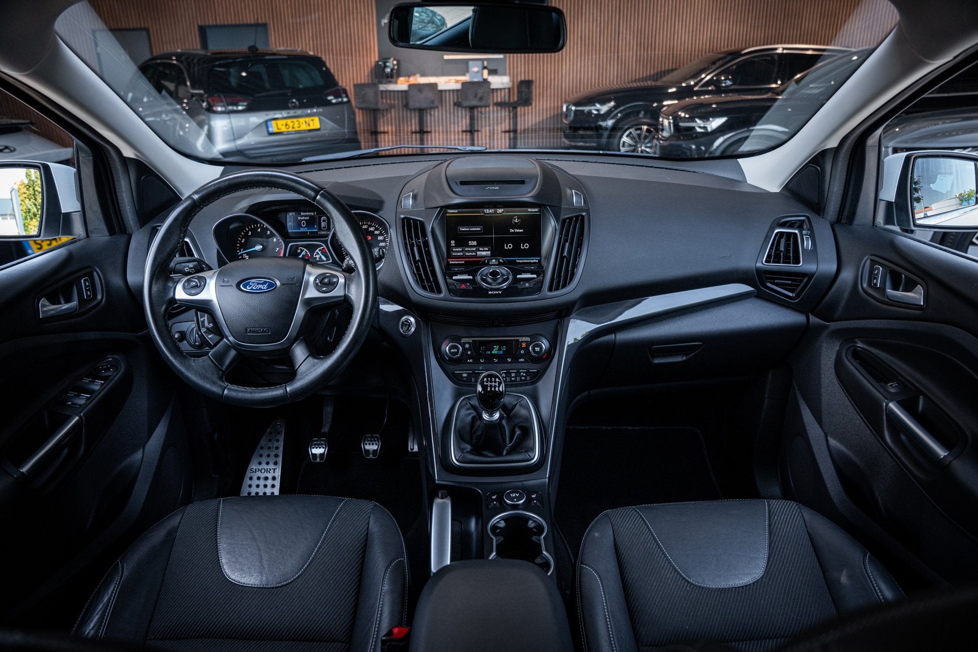 Ford Kuga 1.5 Titanium Styling Pack|Nieuwe Disr|Camera|Keyle, Auto's, Ford, 4 cilinders, Automatische klimaatregeling, Leder en Stof