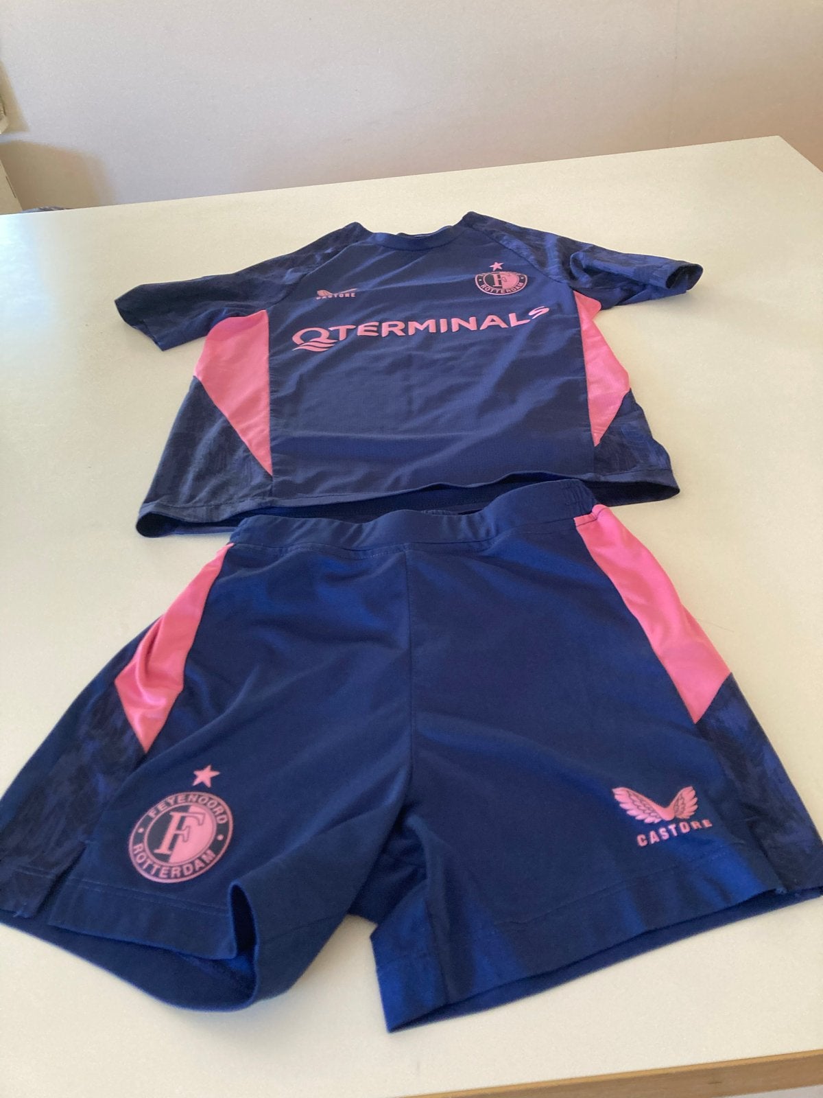 Castore Feyenoord trainingspak Jack voetbaltenue maat 134, Ophalen, Zo goed als nieuw, Jongen, Sport- of Zwemkleding