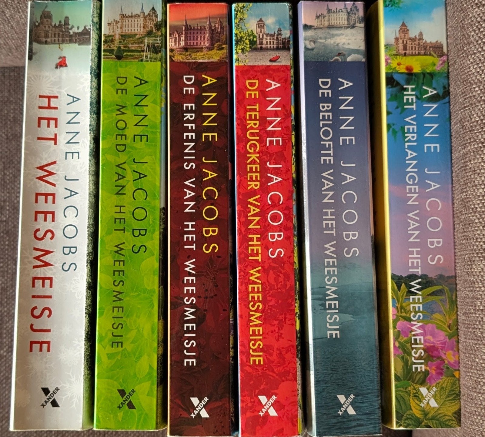 Boekenserie Anne Jacobs - Het Weesmeisje (6 delen), Boeken, Ophalen of Verzenden, Zo goed als nieuw, Anne Jacobs, Nederland