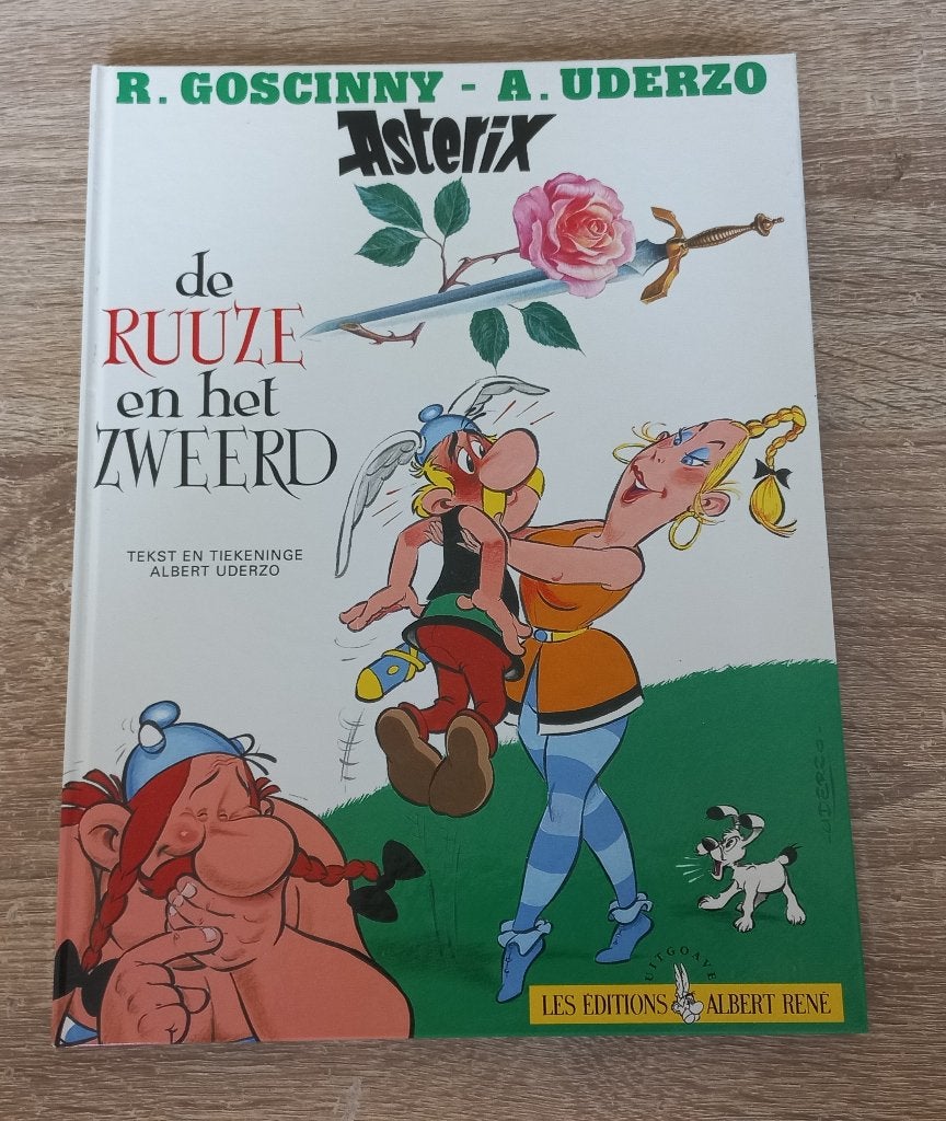 Asterix de Ruuze en het Zweerd (Roos Zwaard, Gents dialect), Eén stripboek, Ophalen of Verzenden, Zo goed als nieuw, Goscinny & Uderzo