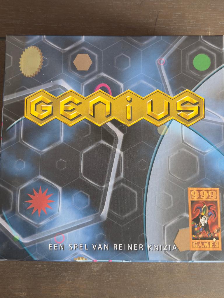Bordspel Genius - 999 Games, Hobby en Vrije tijd, Gezelschapsspellen | Bordspellen, Ophalen of Verzenden, Zo goed als nieuw, 999 Games b.v.