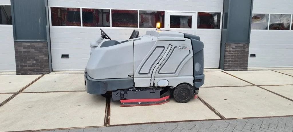 Nilfisk IN NIEUWSTAAT! ER 1600 Ride on schrobmachine opzit d, Zakelijke goederen, Machines en Bouw | Overig