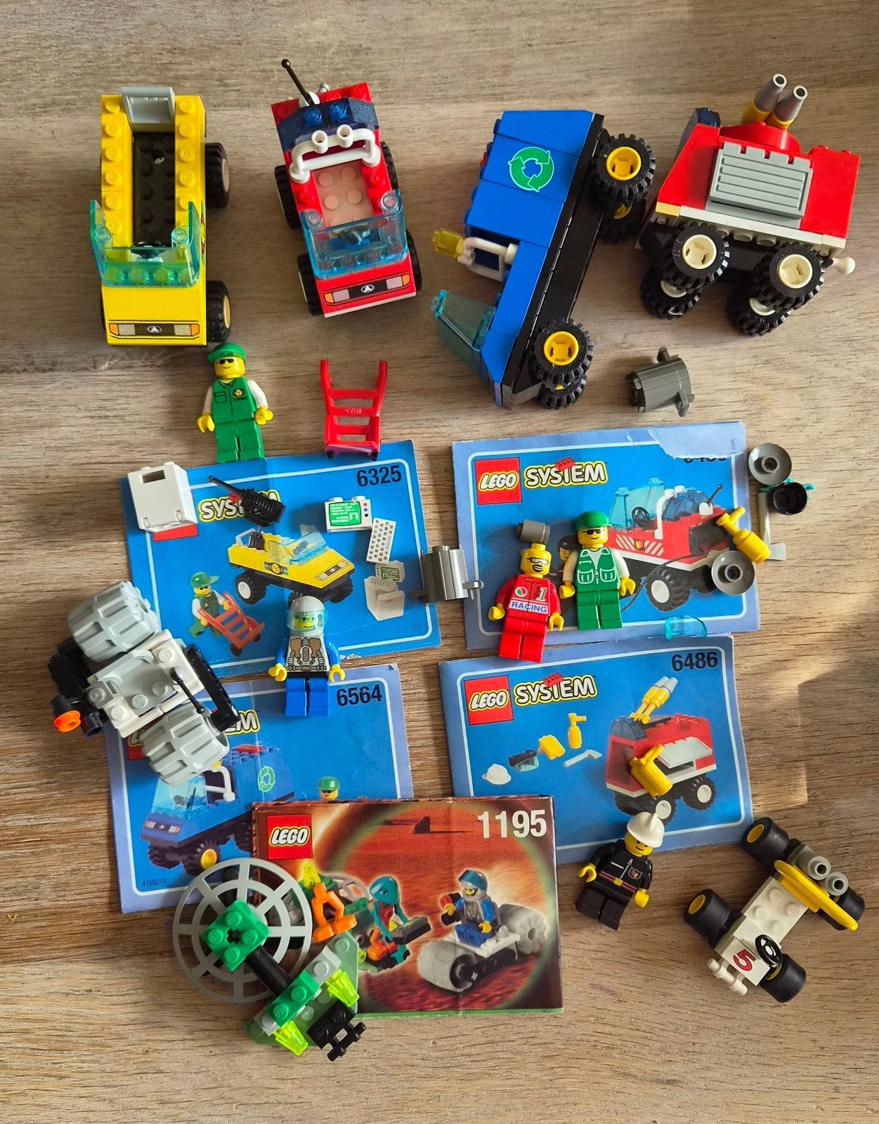 Partijtje LEGO System met diverse sets en minifiguren, Lego, Ophalen of Verzenden, Inclusief minifiguren, City