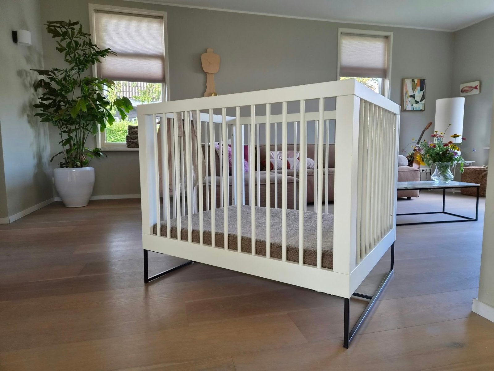 Kidsmill box wit met mat zwart stalen onderstel, Kinderen en Baby's, Boxen, Ophalen, Zo goed als nieuw