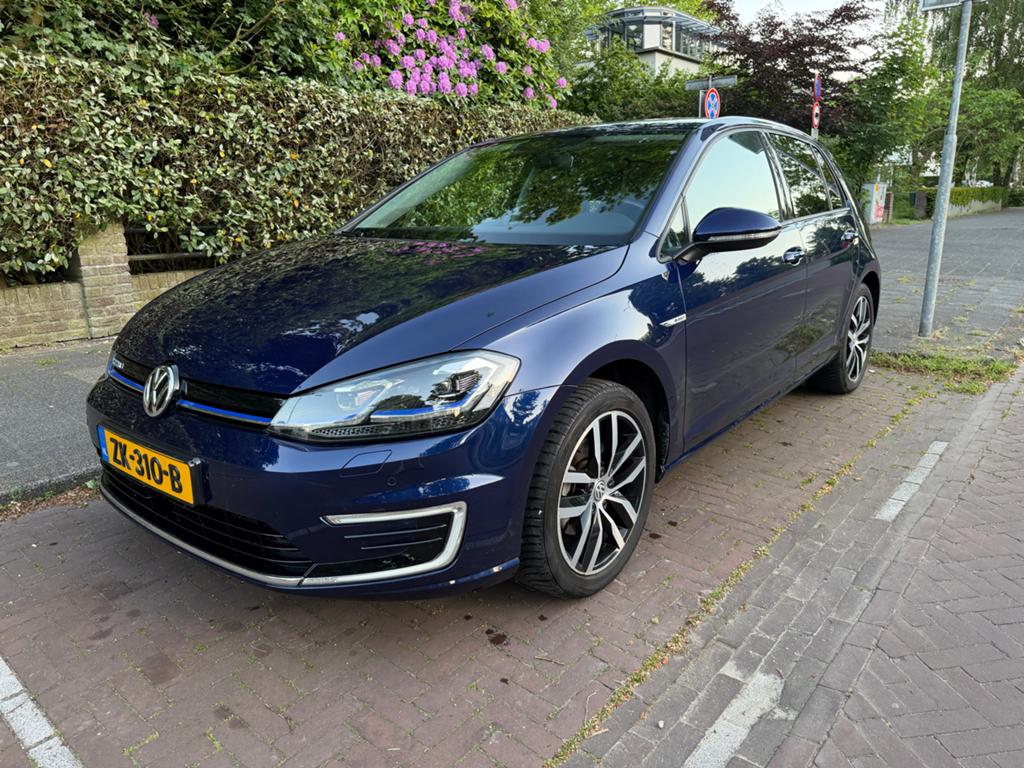 Volkswagen e-Golf 2019 Blauw Warmtepomp, Carplay, vol opties, Auto's, Volkswagen, Particulier, Golf, ABS, Achteruitrijcamera, Adaptive Cruise Control