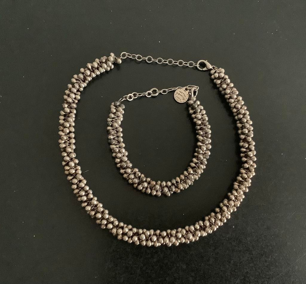 Set van armband en collier zilverkleurig metal painted., Overige materialen, Ophalen of Verzenden, Zilver, Verstelbaar