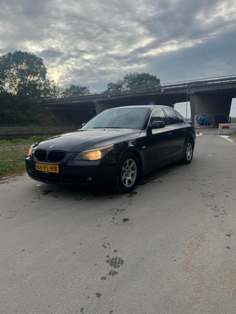 BMW 5-Serie 2.2 I 520 2004 Blauw, Auto's, 2171 cc, Blauw, Handgeschakeld, Grijs
