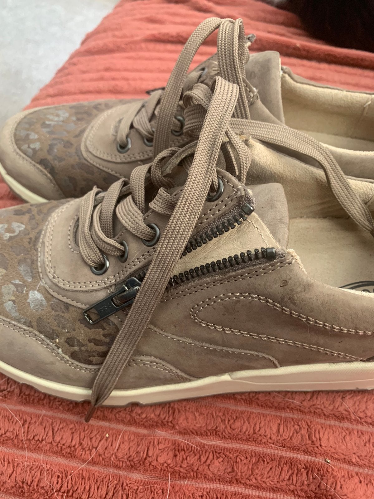 Dames schoenen, Beige, Ophalen of Verzenden, Sneakers of Gympen, Zo goed als nieuw