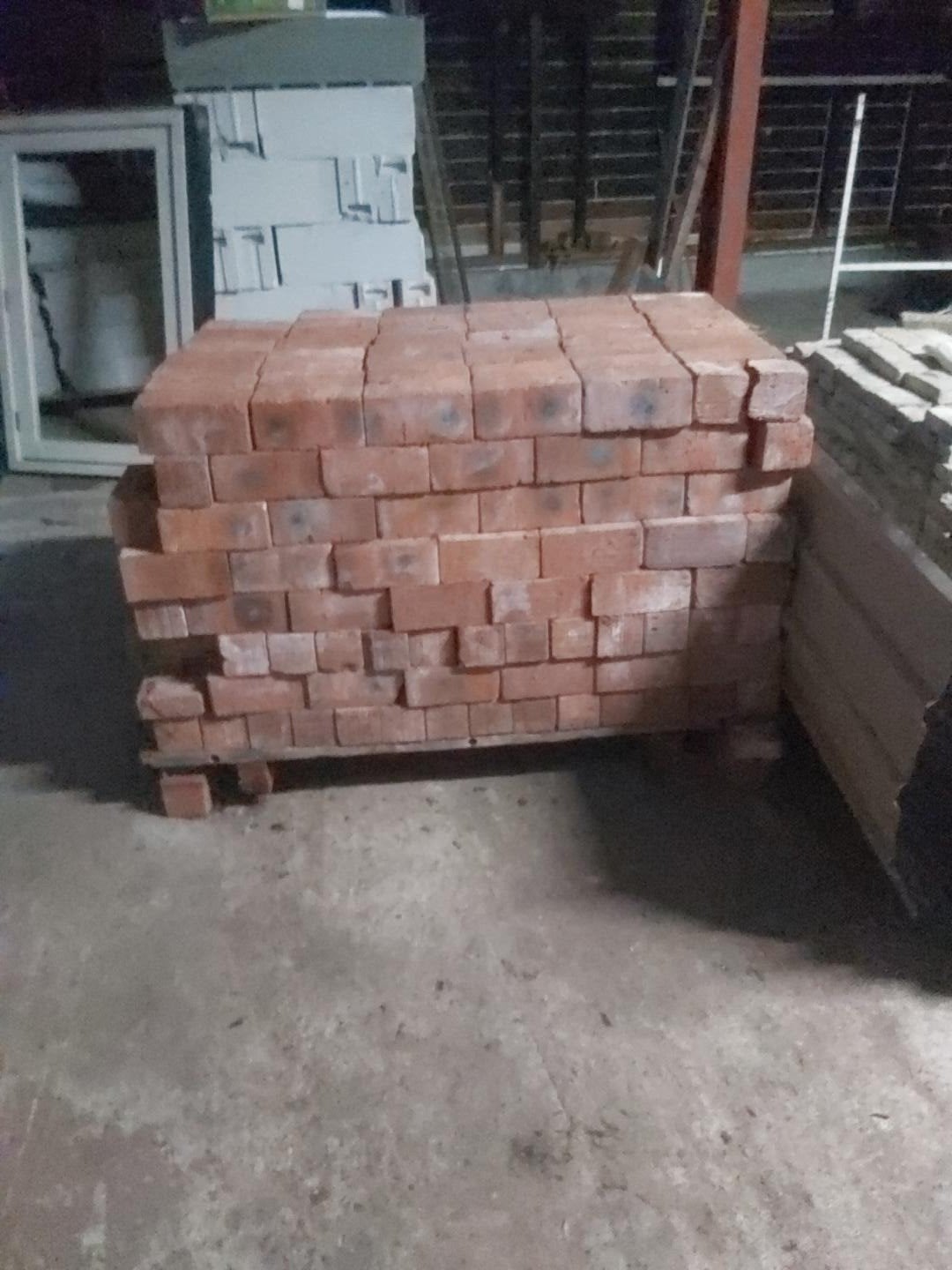 Ca. 384 Poriso metselstenen, netjes op pallet opgeslagen., Minder dan 3 m³, Ophalen, Blokken