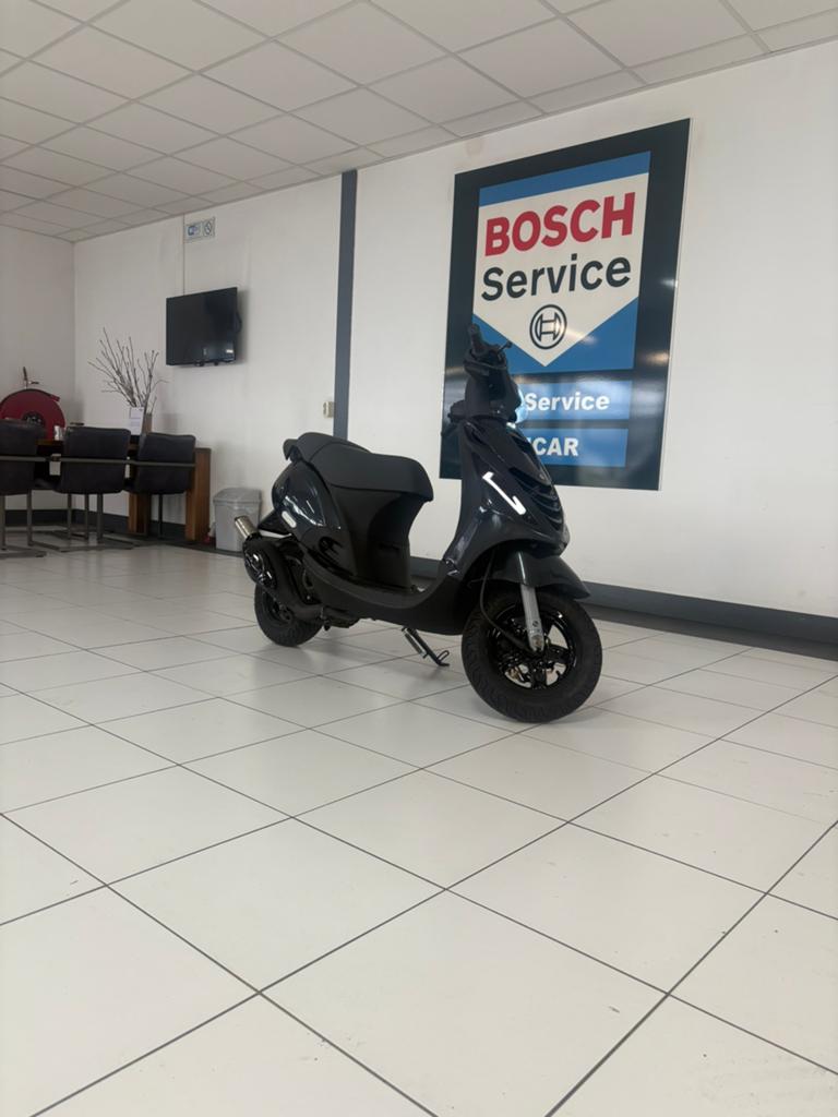Piaggio zip 70cc 2 takt bouwjaar 2000 2800km nieuwstaat, Ophalen, Zo goed als nieuw, Tweetakt, Zip