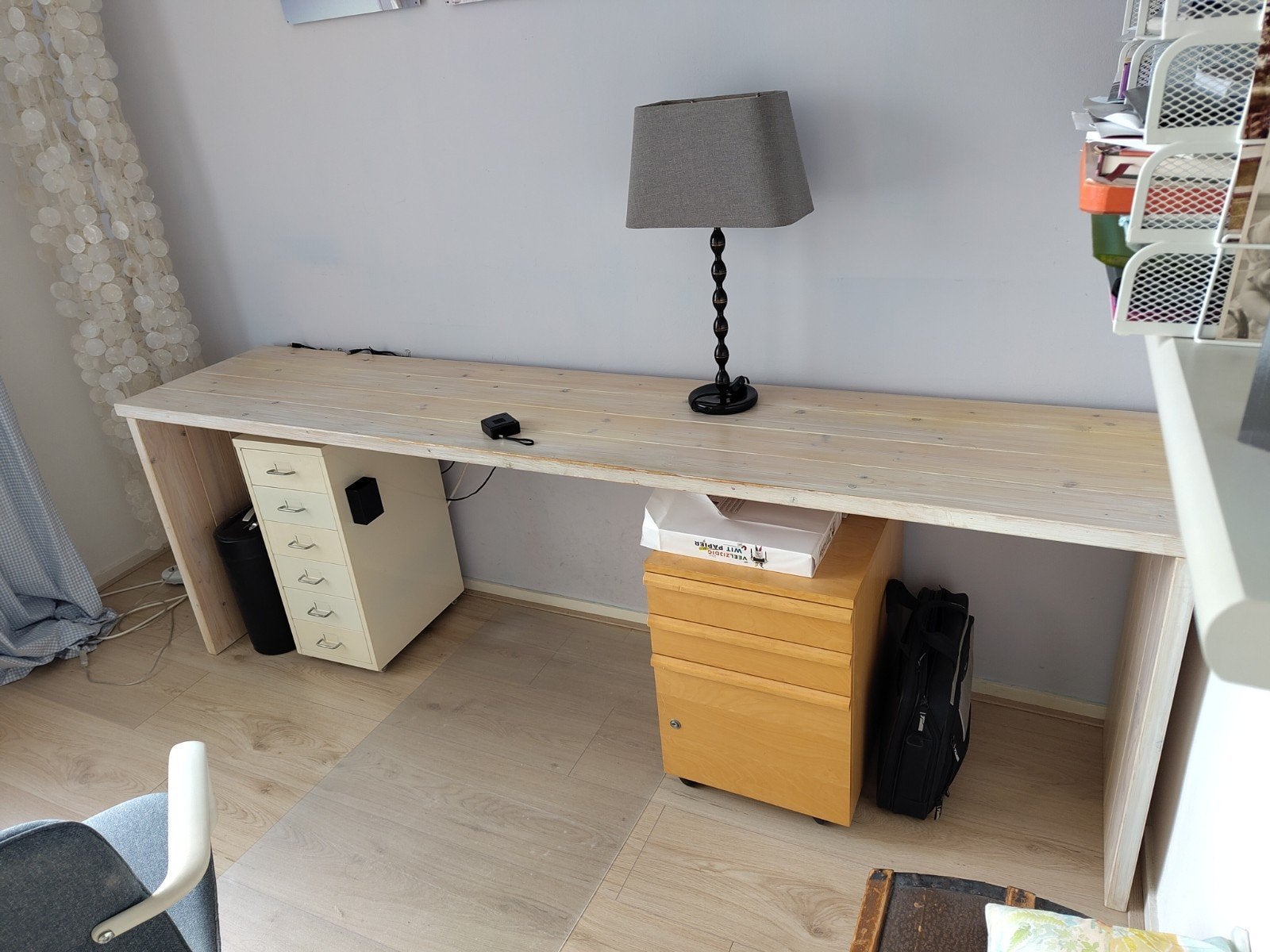 Massief grenen bureau 240x50x78 cm. Ontwerp van meubelmaker., Huis en Inrichting, Ophalen, Gebruikt, Scandinavisch, Hout