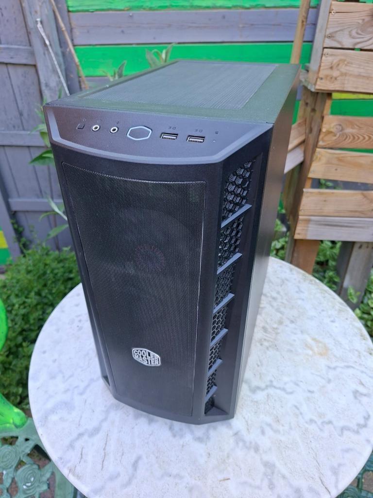Coolmaster pc kast met rgb, Computers en Software, Computerbehuizingen, Ophalen, Zo goed als nieuw