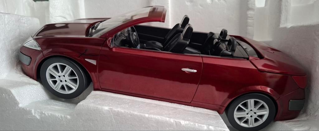 Renault Megane Cabriolet Modelauto Rood, Ophalen of Verzenden, Zo goed als nieuw, 1:9 t/m 1:12, Auto