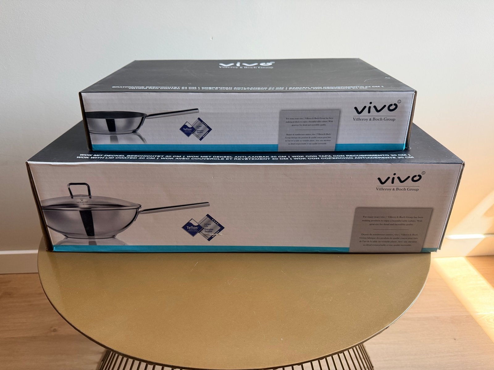 Vivo Pannen Set: Koekenpan 24cm & Wokpan 30cm (Nieuw), Met deksel, Nieuw, Pannenset, Ophalen of Verzenden