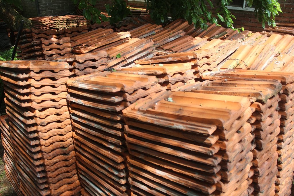1500 Rode Muldenpannen Laumans dubbele kopsluiting, Ophalen, Gebruikt, Steen of Klei, 15 m² of meer