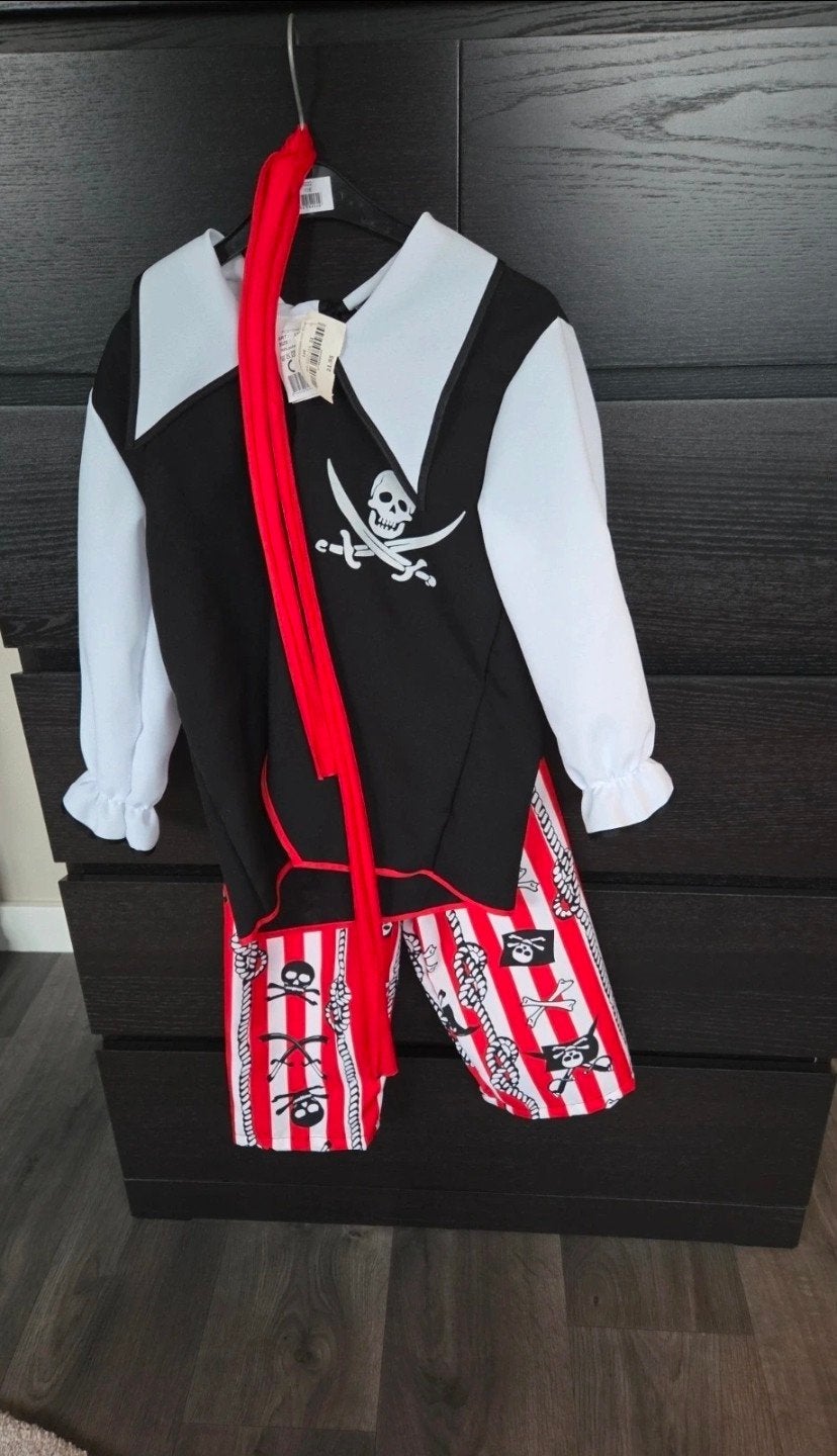 Nieuw Piratenkostuum Maat 116 met prijskaartje, Ophalen of Verzenden