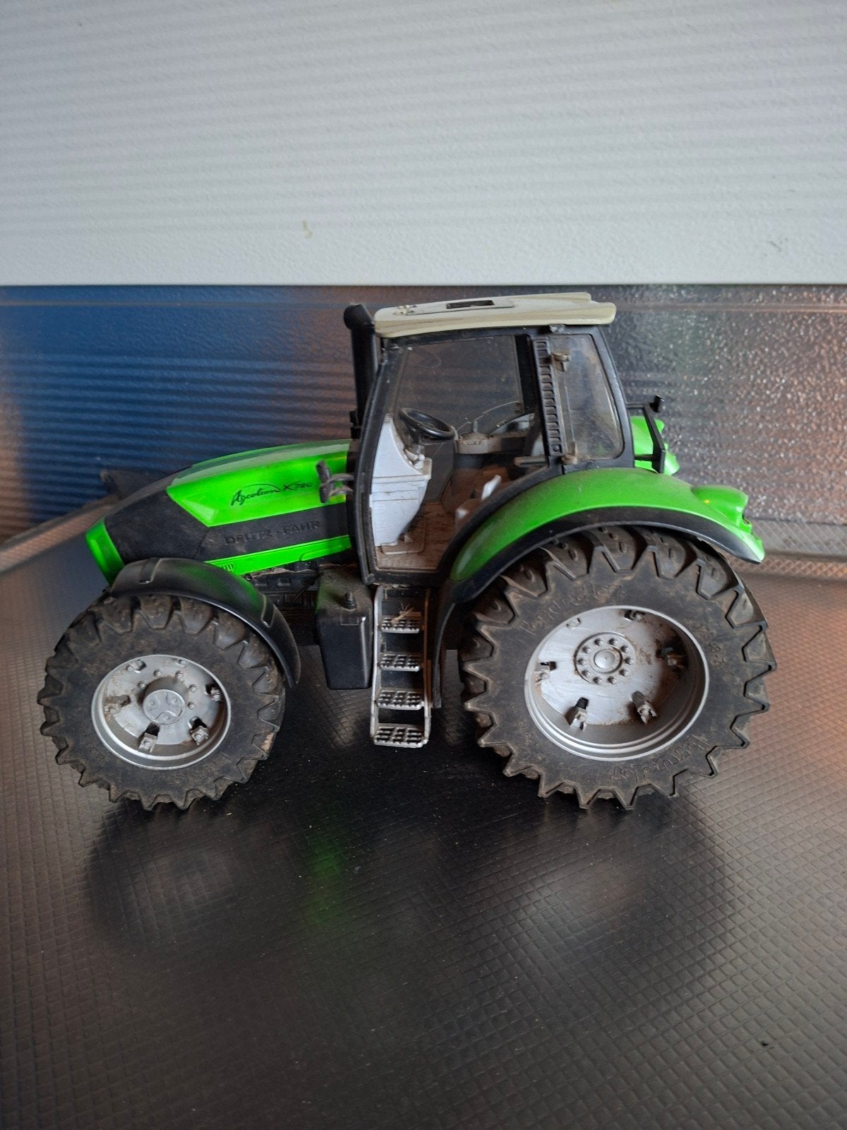 Deutz tractor met voorlader, Ophalen, Gebruikt