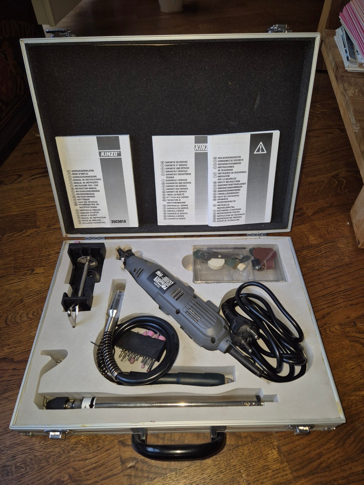 Kinzo Multitool met accessoires en koffer, Doe-het-zelf en Verbouw, Gereedschap | Handgereedschap, Gebruikt, Multitool, Overige merken
