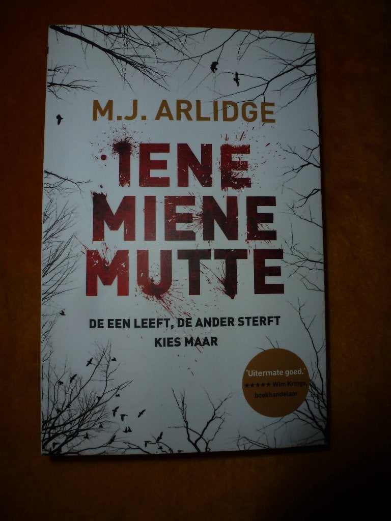 M.J. Arlidge - Iene Miene Mutte, Boeken, Thrillers, Ophalen of Verzenden, Gelezen, M.J. Arlidge