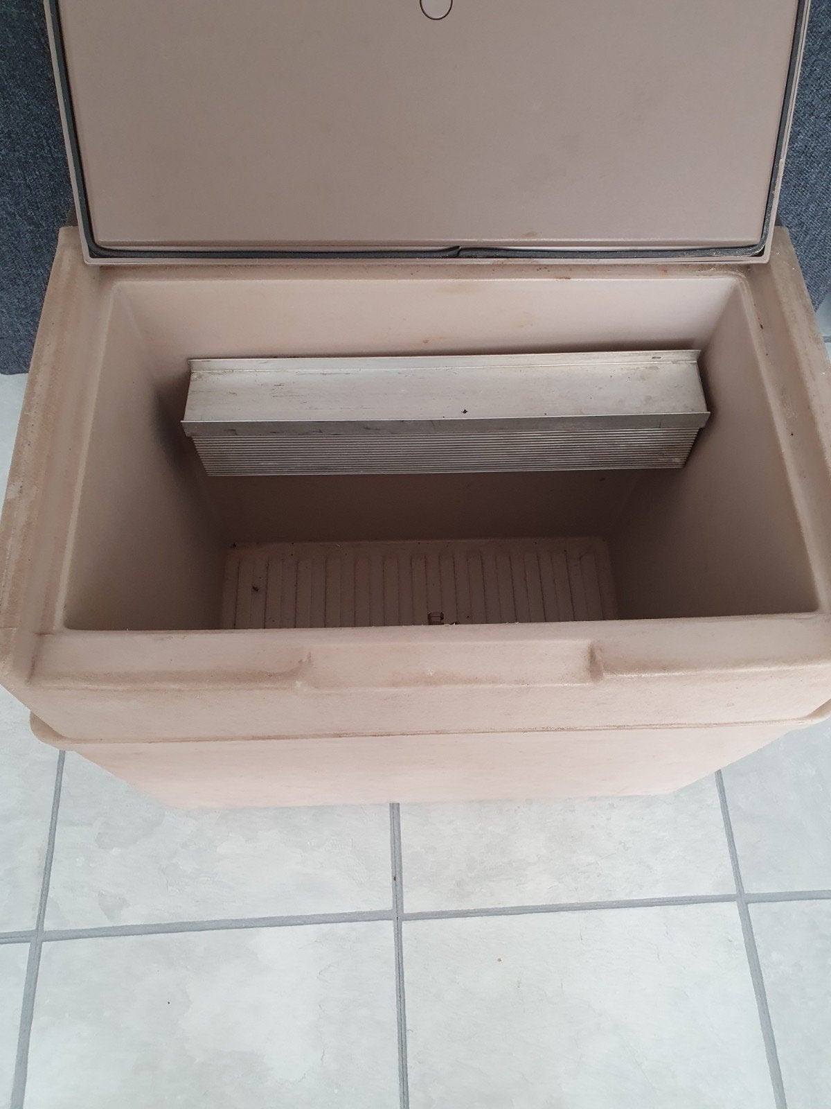 Electrolux koelbox met gas en 12v, Caravans en Kamperen, Koelboxen, Ophalen of Verzenden, Zo goed als nieuw, Elektrisch