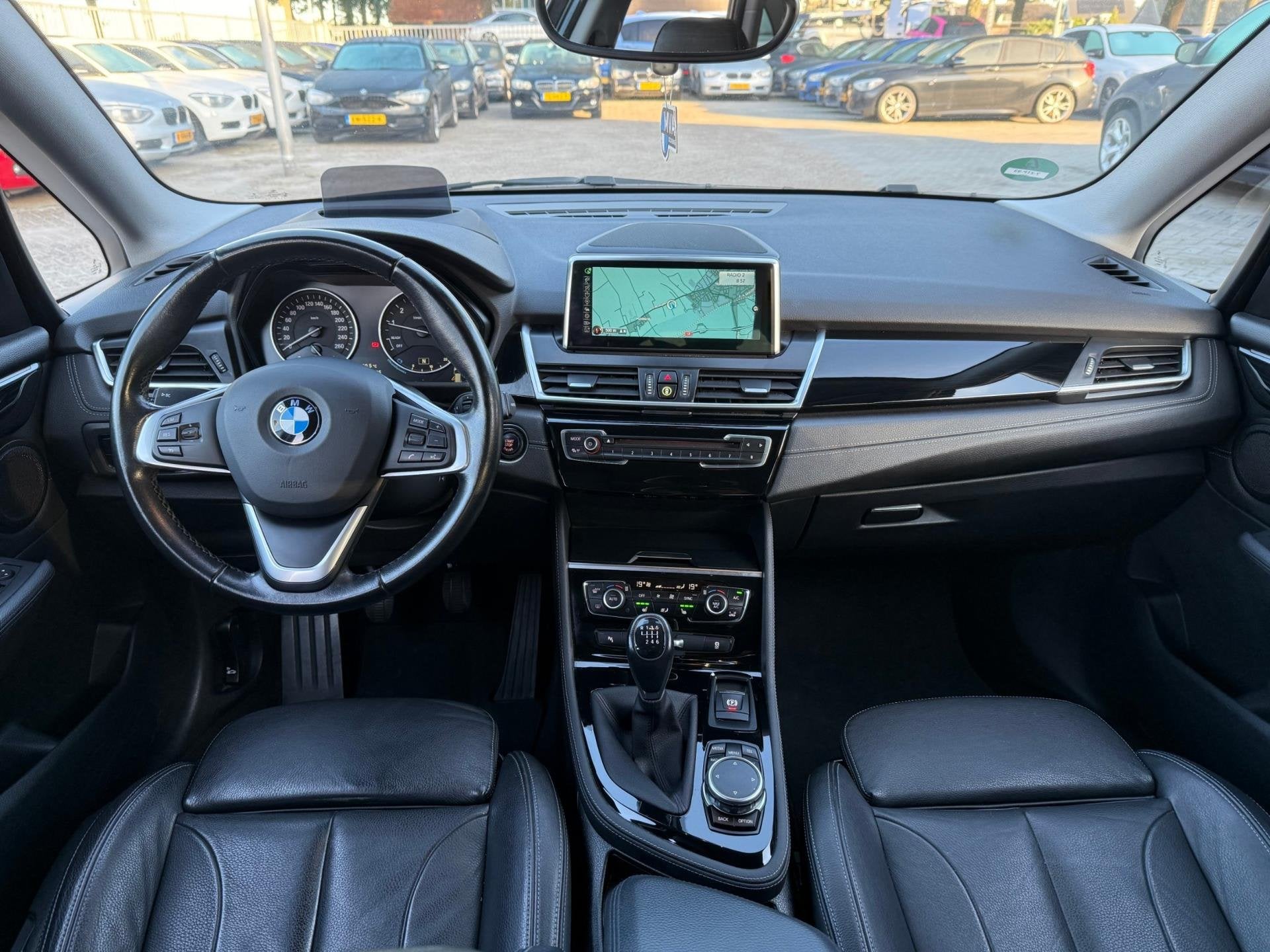 BMW 2-serie Active Tourer 218i Luxury|Head Up|Leder|Lane ass, Voorwielaandrijving, 136 pk, Gebruikt, Zwart