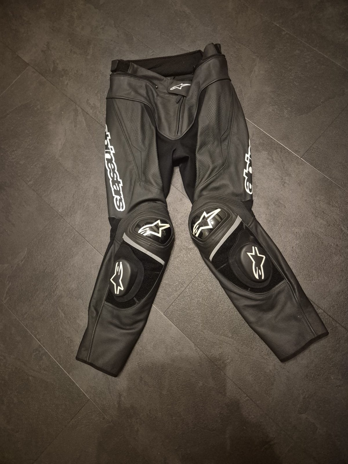 Alpinestars V2 Lederen Motorbroek - Nieuw, Motoren, Kleding | Motorkleding, Ophalen of Verzenden, Nieuw met kaartje, Heren, Broek | leer