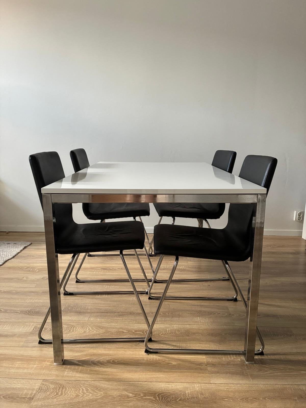 Witte tafel met stoelen, Huis en Inrichting, Tafels | Eettafels, Ophalen, 100 tot 150 cm, 50 tot 100 cm, Zo goed als nieuw