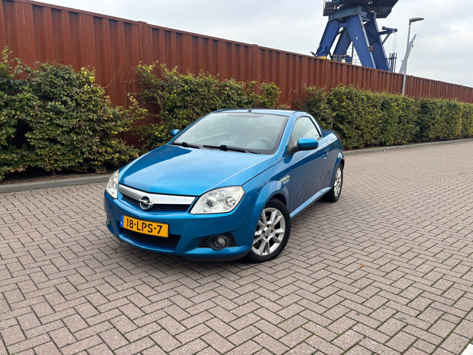 Opel Tigra 1.8 16V Twintop 2005 Blauw, Auto's, 125 pk, 4 cilinders, Blauw, 1796 cc