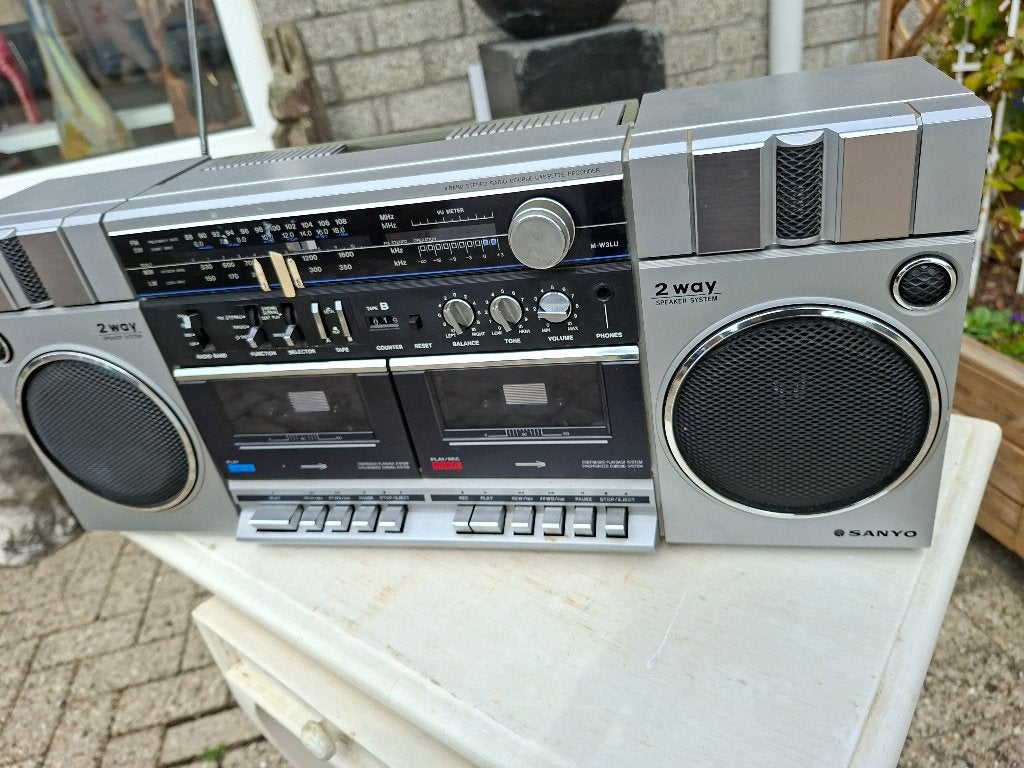 grote draagbare radio van sanyo met dubbelcassettedeck, Ophalen of Verzenden, Gebruikt