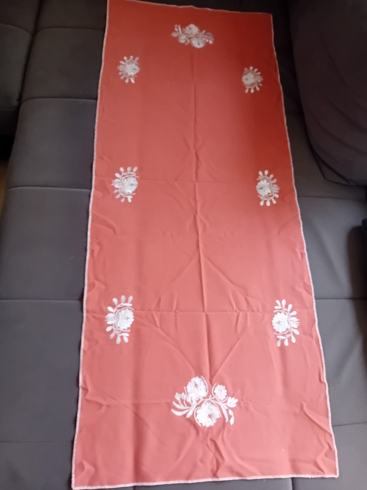 Vintage geborduurde tafelloper en onderzetters - Oranje, Minder dan 50 cm, Gebruikt, Wit, 100 tot 150 cm
