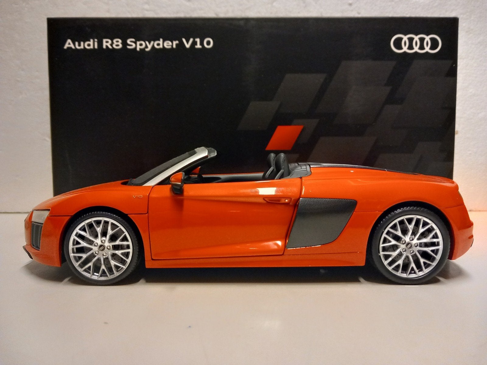 Audi R8 Spyder V10 red cabriolet IScale 1:18 KRD, Ophalen of Verzenden, Zo goed als nieuw, Auto, Overige merken