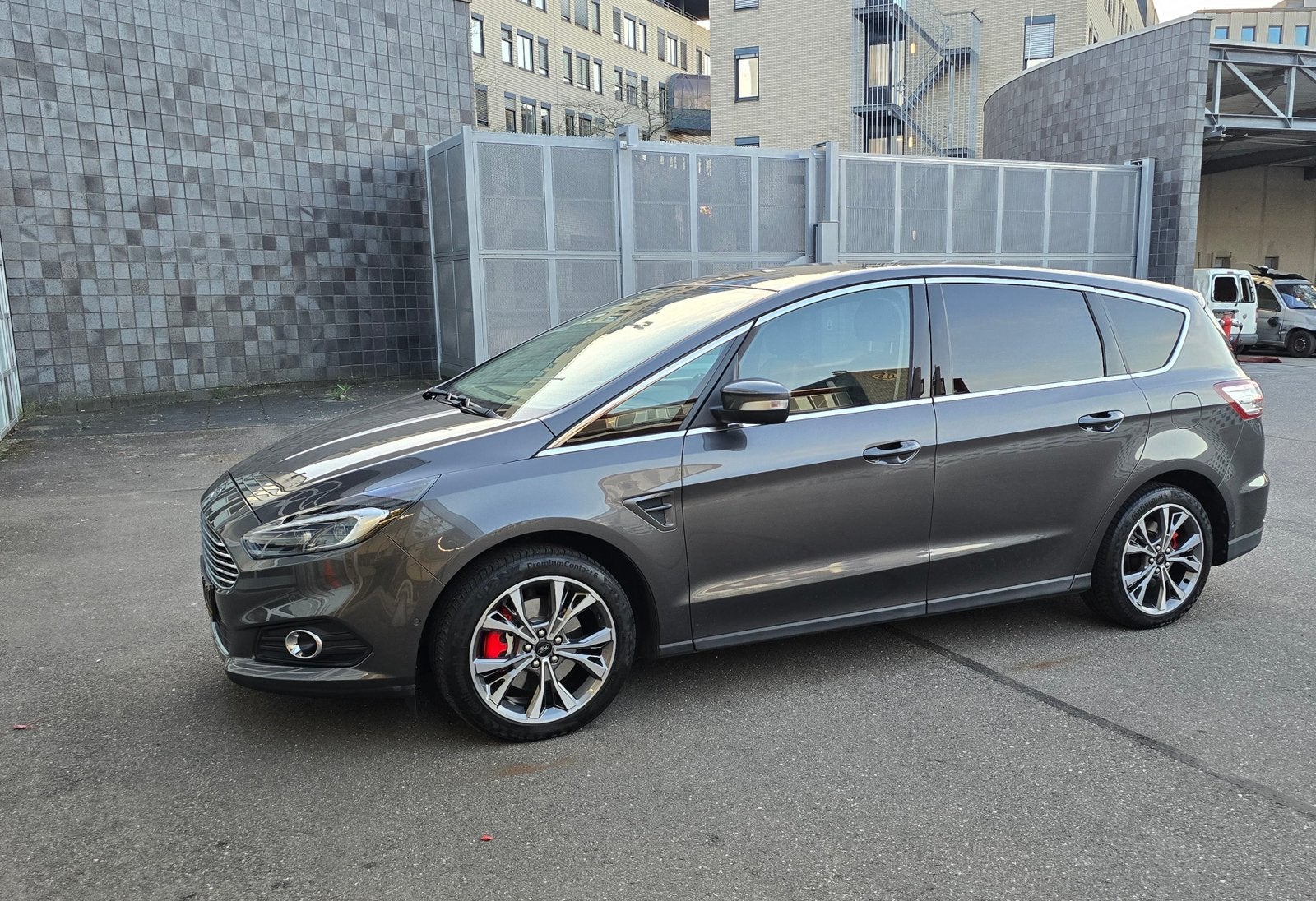 Ford S-Max titanium 2.0 Ecoboost 177KW AUT Nov. 2016 Grijs, Auto's, 1800 kg, 4 cilinders, Leder, Elektrische ramen