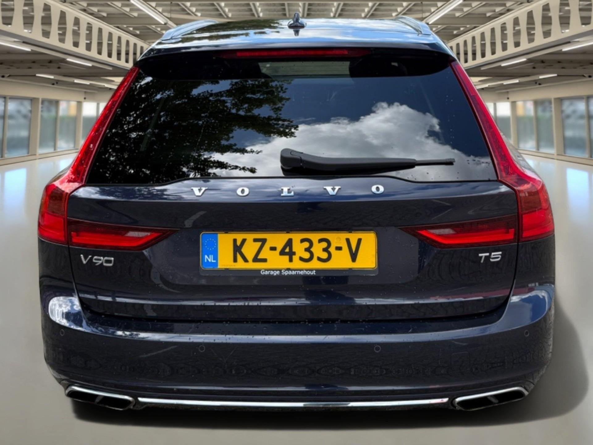 Volvo V90 2.0 T5 Momentum, 15 km/l, Euro 6, 1969 cc, Blauw