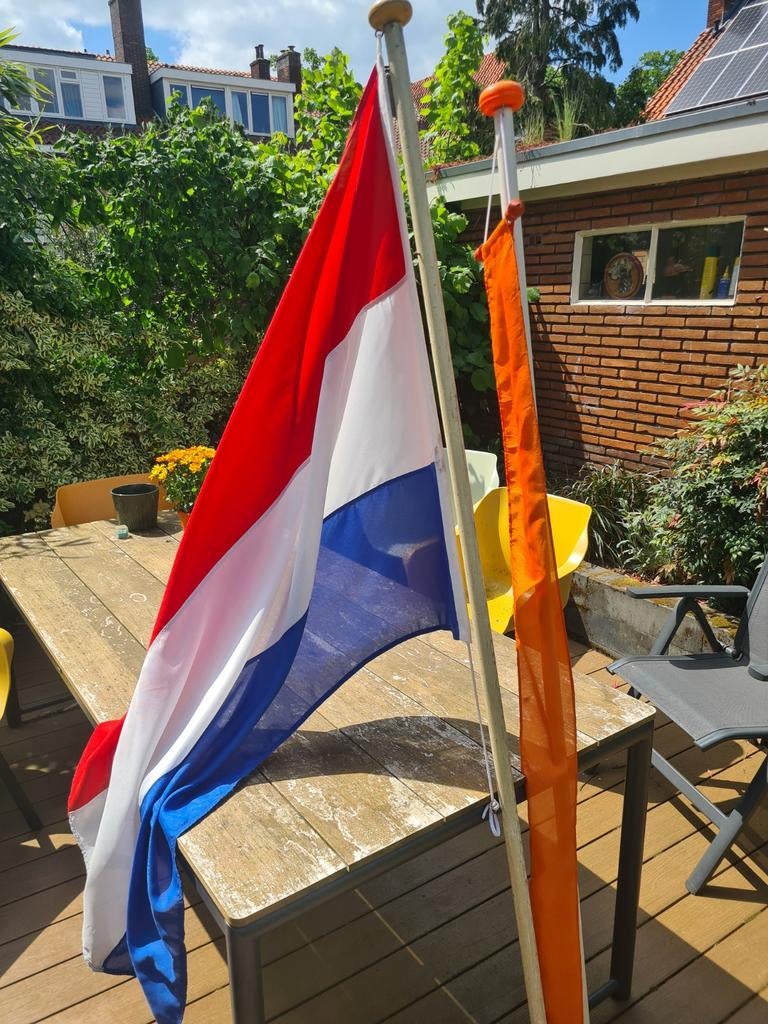 Nederlandse vlag, met wimpel en 2 vlaggemasten, Ophalen