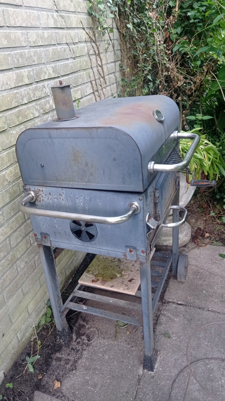 Gratis old iron from old barbeque, Tuin en Terras, Houtskoolbarbecues, Ophalen of Verzenden, Gebruikt