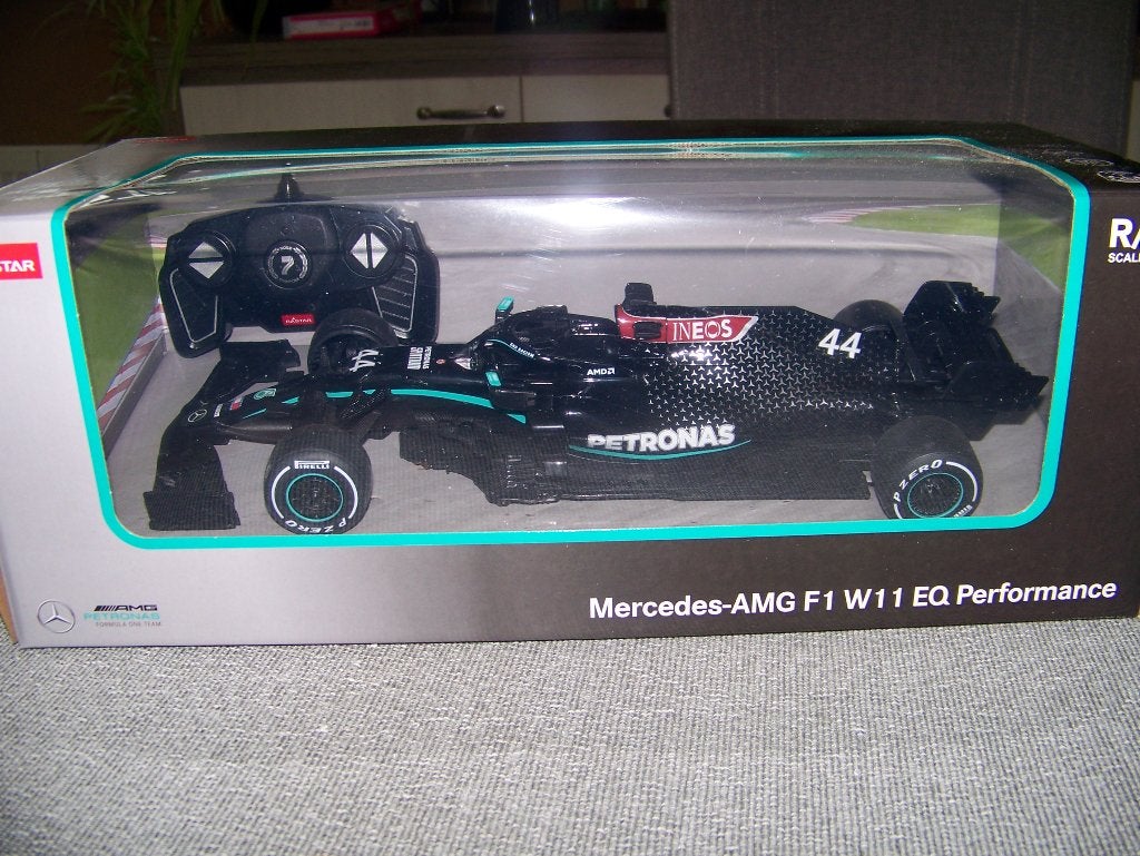 F1 MERCEDES SCHAALAUTO NIEUW IN DOOS, Hobby en Vrije tijd, Modelauto's | 1:43, Ophalen, Nieuw, Auto, Overige merken