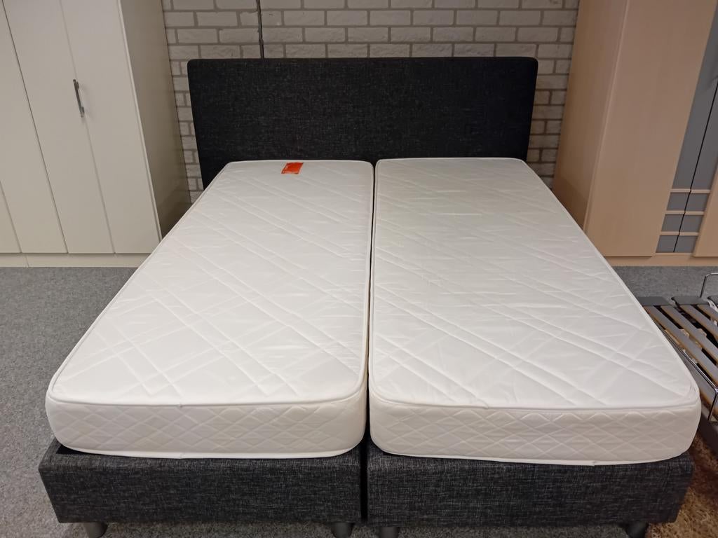 Antraciet boxspring met mooie matrassen, Ophalen, Tweepersoons, Zo goed als nieuw, Overige maten