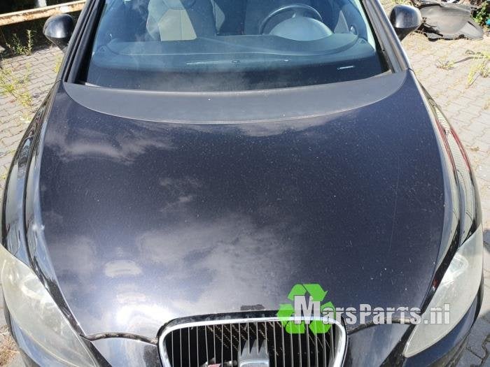 Motorkap van een Seat Leon