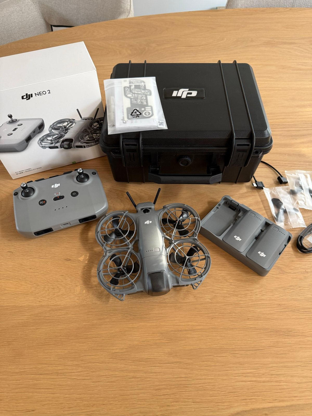 DJI Neo 2 Fly More Combo met opbergkoffer, 30 tot 45 minuten, Cameradrone, Extra accu('s), 5 tot 10 kilometer