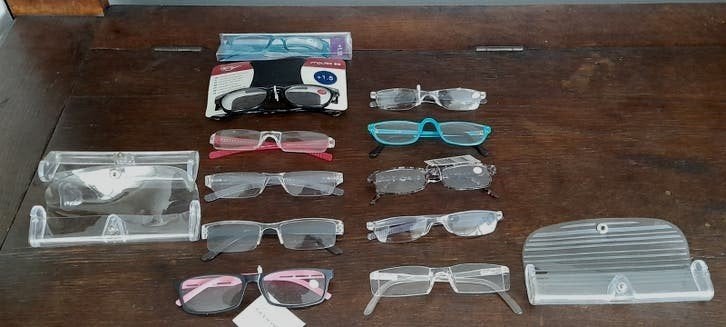 11 spiksplinternieuwe design leesbrillen (+ 1,5) + 5 hoesjes, Ophalen of Verzenden, Nieuw, Leesbril, Overige merken