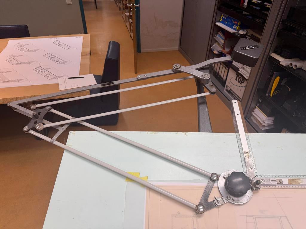 Nike tekentafel (1 van 2) - Origineel en goed werkend, Ophalen, Gebruikt, 150 tot 170 cm