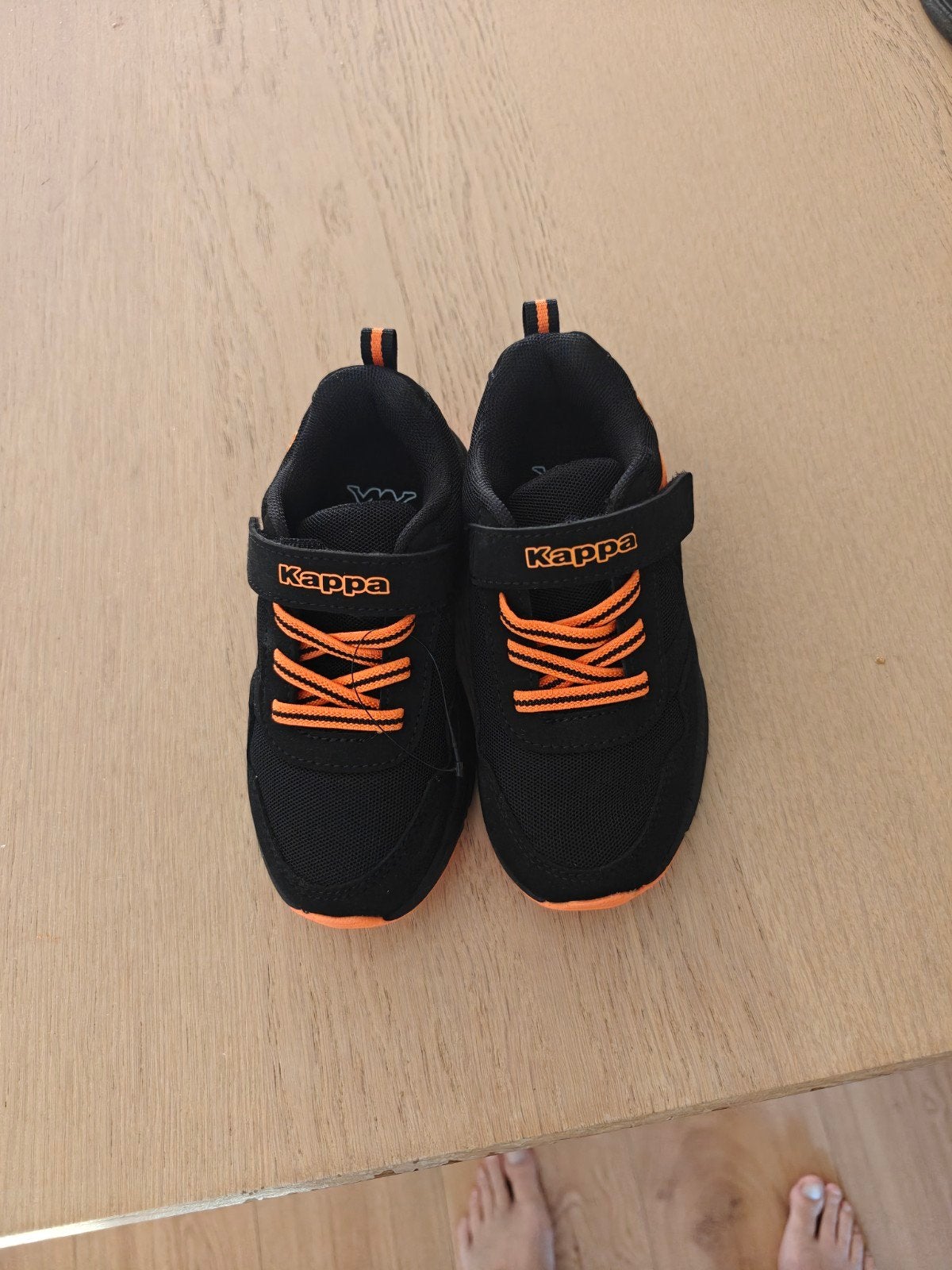 Kappa kinderschoenen zwart/oranje maat 26, Kinderen en Baby's, Kinderkleding | Schoenen en Sokken, Ophalen, Jongen of Meisje, Schoenen