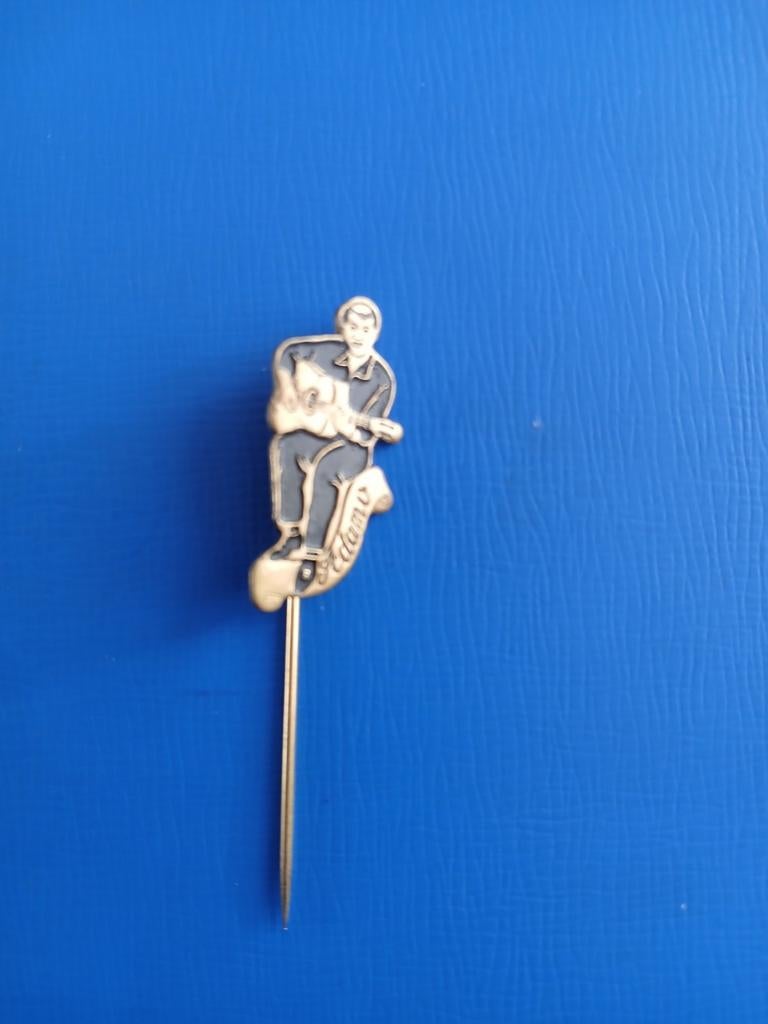 Speldje Adamo, Verzamelen, Ophalen of Verzenden, Zo goed als nieuw, Speldje of Pin