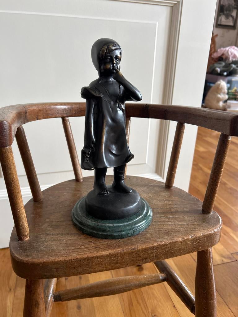 Vintage Bronzen Beeldje van Meisje op Marmeren Sokkel, Ophalen, Minder dan 20 cm, Beeld, Bruin