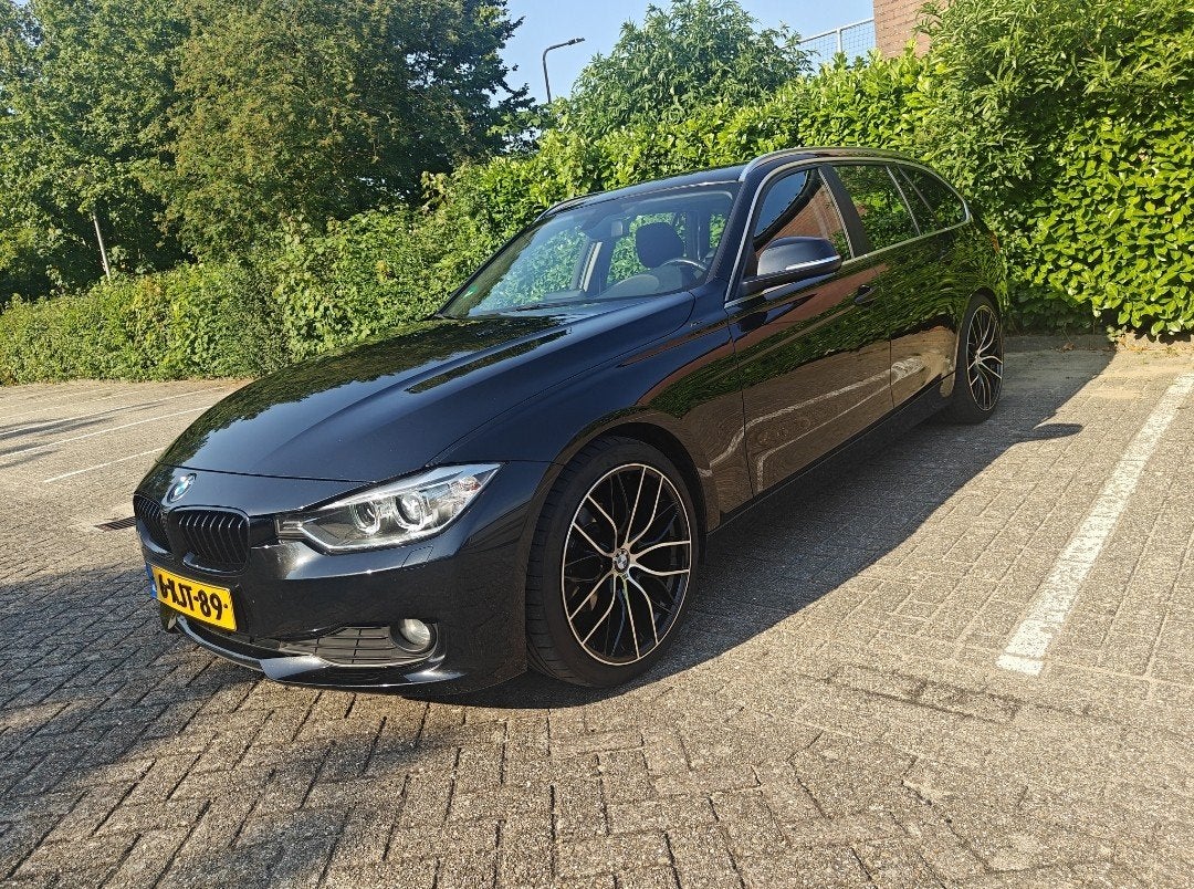 BMW 3-Serie 2.0 320D EDE Touring AUT 2013 Zwart, Auto's, BMW, Automaat, 745 kg, 1995 cc, Zwart
