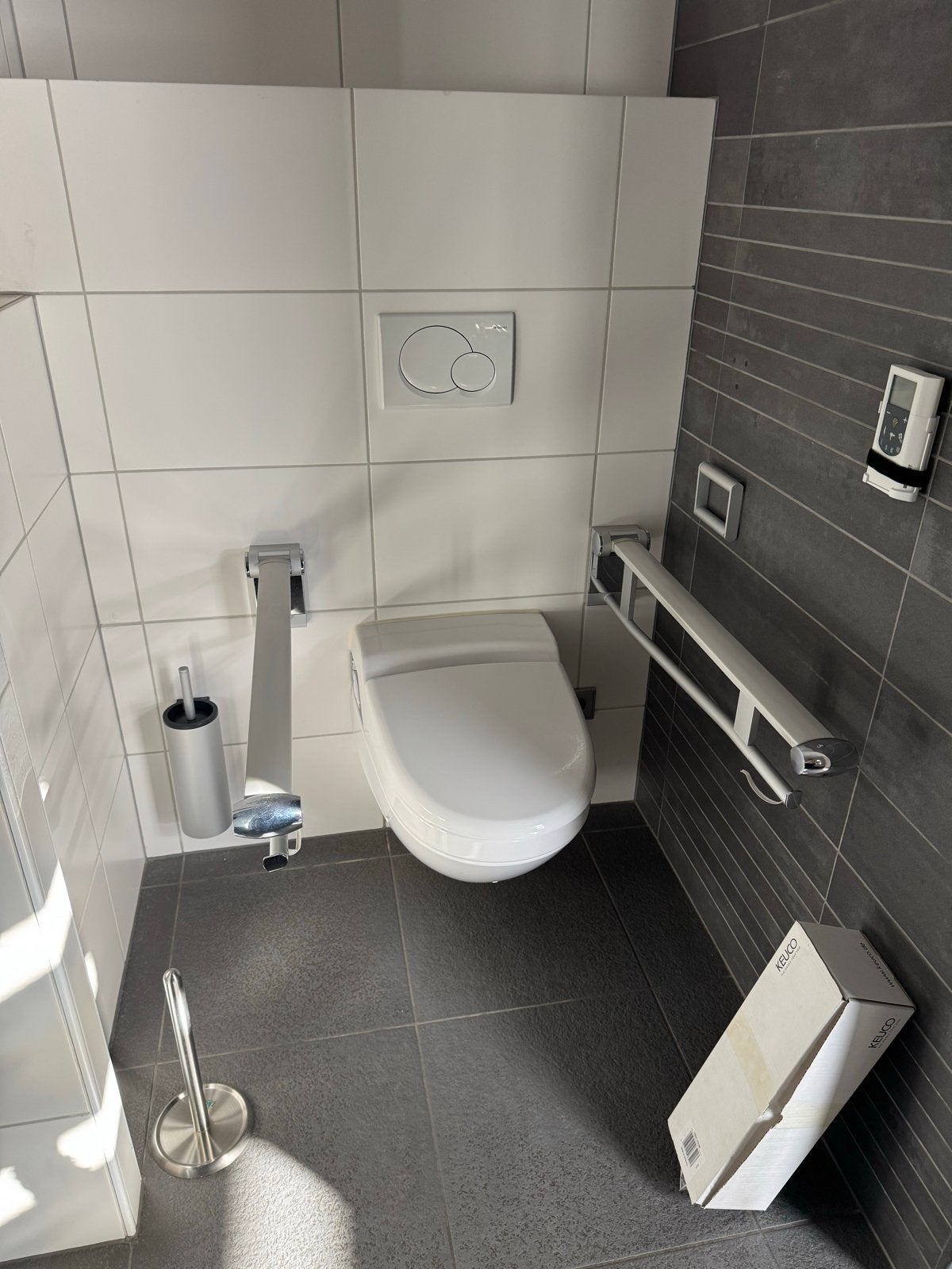 Complete badkamerinrichting: Toilet, wastafel en douche, Ophalen, Zo goed als nieuw, Chroom, Overige typen