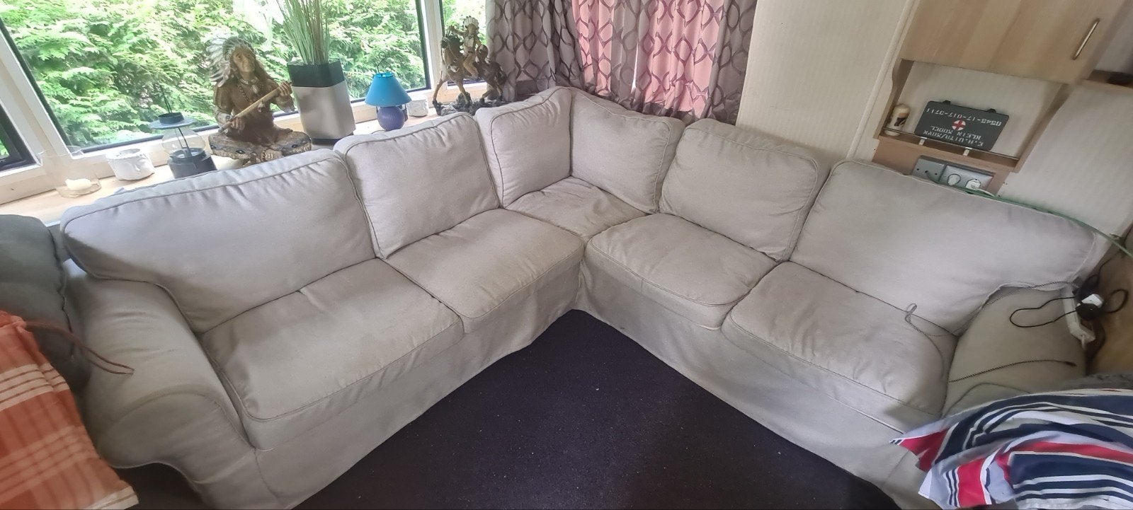 Ruime hoekbank 260x260 cm - Comfortabel en stijlvol, Ophalen, 250 tot 300 cm, Gebruikt, 100 tot 125 cm