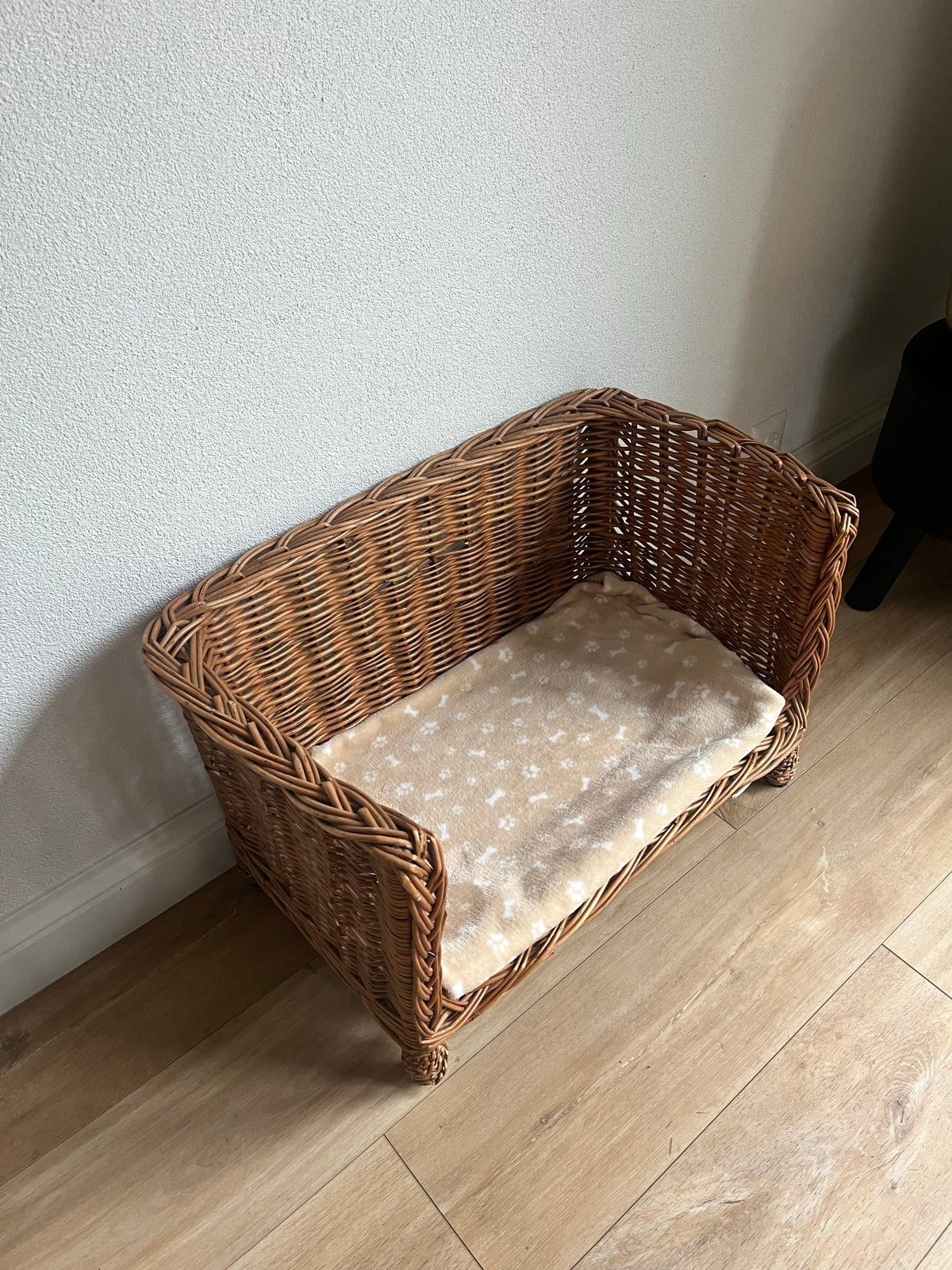 Honden sofa voor kleine hond, Dieren en Toebehoren, Ophalen, Zo goed als nieuw, Riet