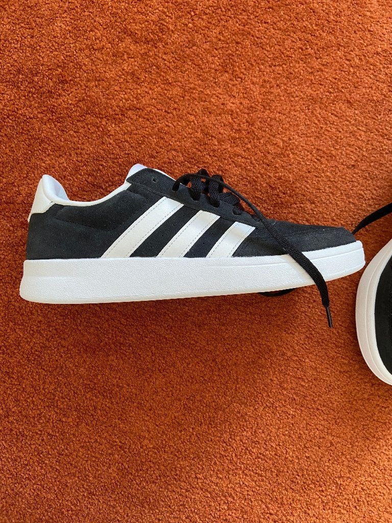 Adidas snikers, Sport en Fitness, Loopsport en Atletiek, Overige typen, Nieuw, Overige sporten, Ophalen